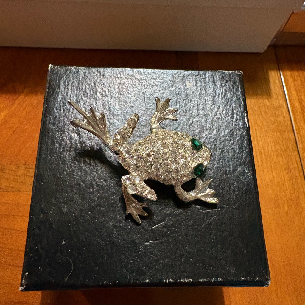 Elegant Silver Frog Brooch With Green Accents